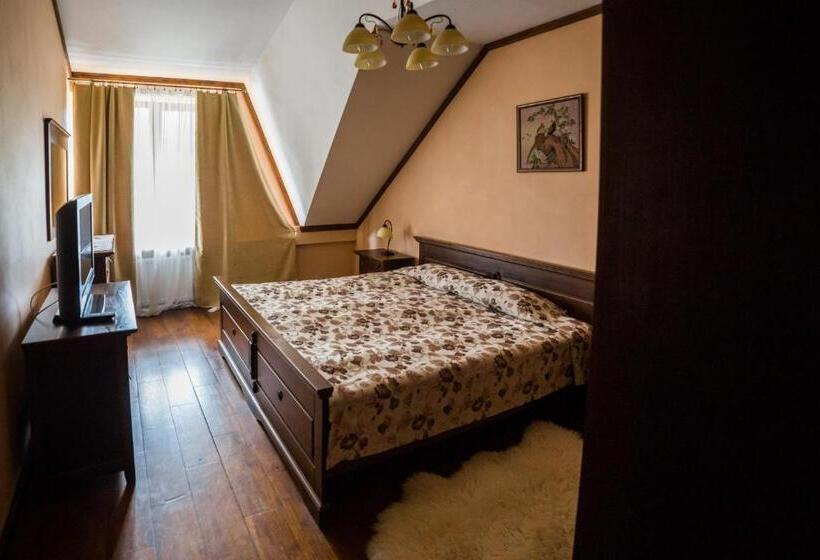 סוויטה עם מרפסת, Gnizdo Golubky