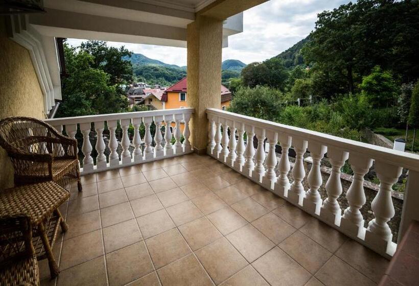 סוויטת 2 חדרי שינה, Gnizdo Golubky