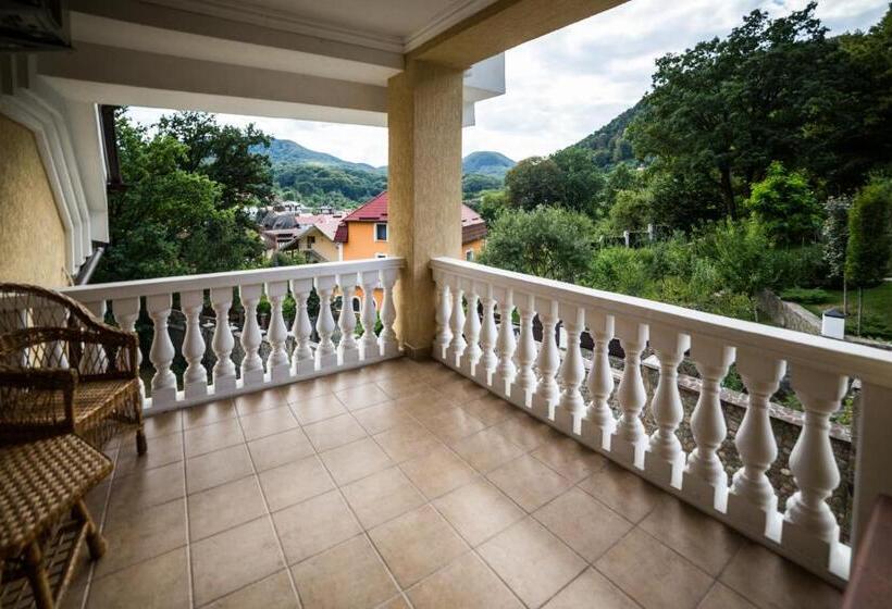 סוויטת 2 חדרי שינה, Gnizdo Golubky