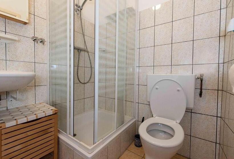 חדר משפחתי, Hofstede Villetta