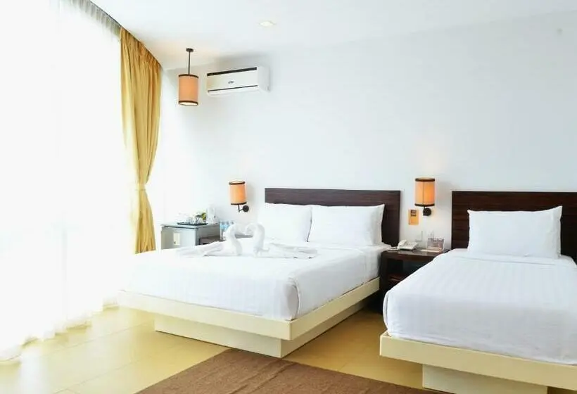 スーペリアトリプルルーム, D Hotel & Suites