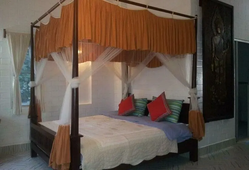 اتاق استاندارد سه نفره, Banthorphan Resort