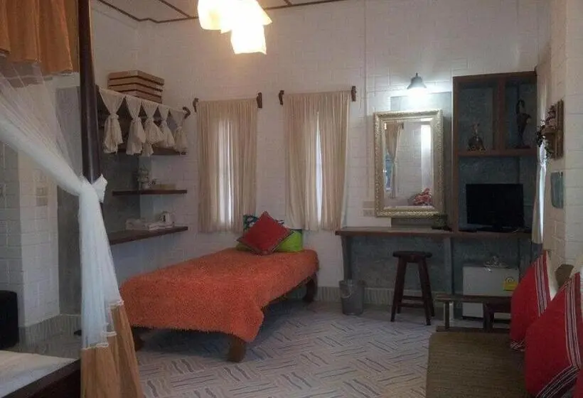 اتاق استاندارد سه نفره, Banthorphan Resort