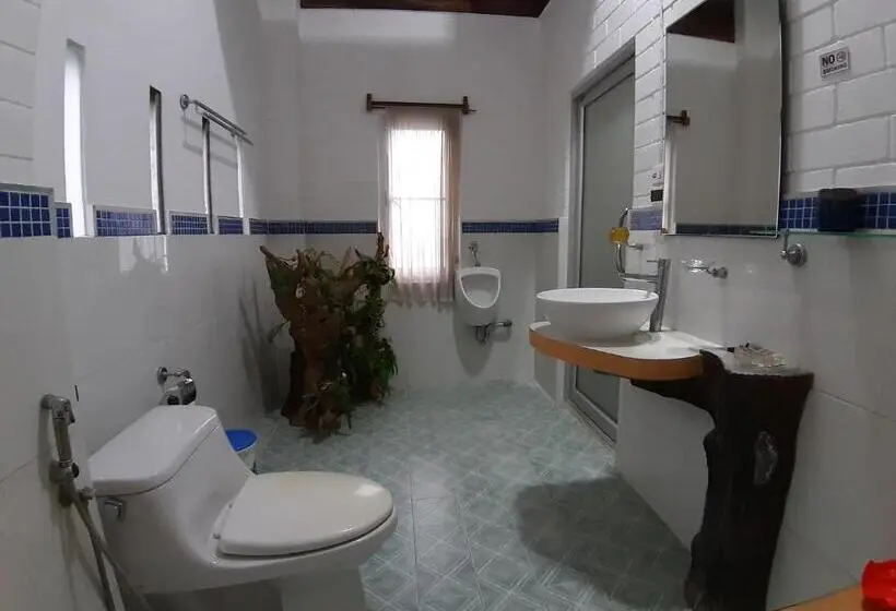 اتاق استاندارد سه تخته با بالکن, Banthorphan Resort