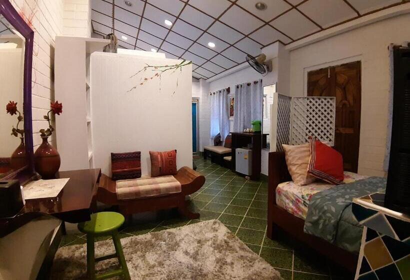 اتاق استاندارد سه تخته با بالکن, Banthorphan Resort