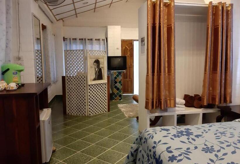 Трехместный Номер Стандарт с Балконом, Banthorphan Resort