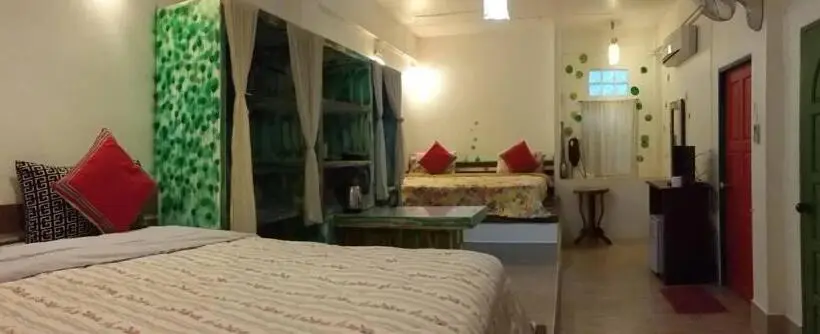 اتاق استاندارد چهار تخته, Banthorphan Resort