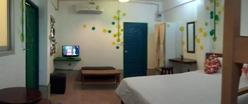 اتاق استاندارد چهار تخته, Banthorphan Resort