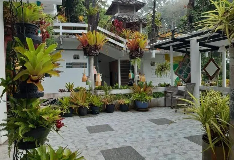 اتاق لوکس با بالکن, Banthorphan Resort