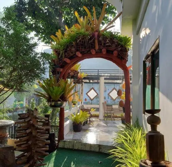 اتاق لوکس با بالکن, Banthorphan Resort