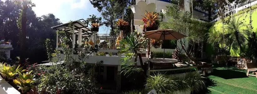 اتاق لوکس با بالکن, Banthorphan Resort