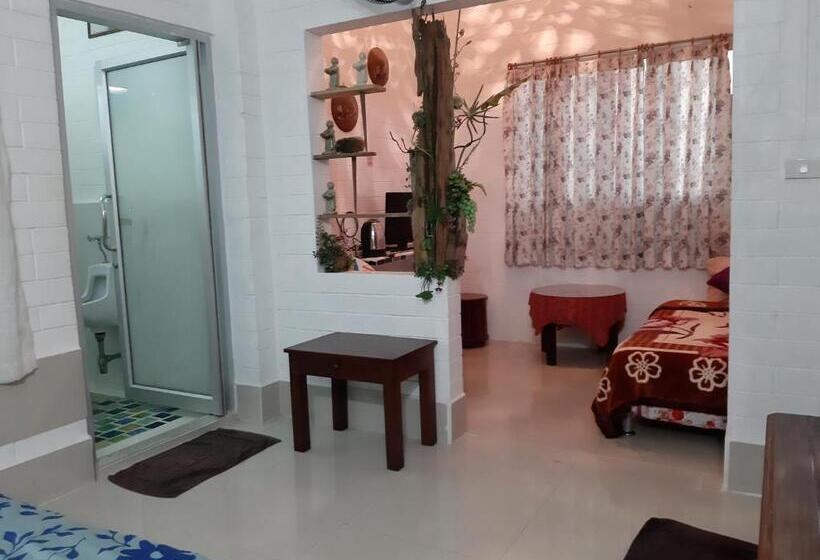 Номер Стандарт Трехместный, Banthorphan Resort