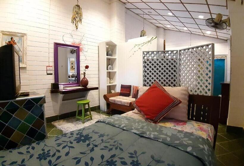 اتاق استاندارد سه تخته با بالکن, Banthorphan Resort
