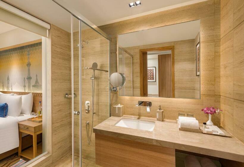 סוויטה, Bellevue Sarovar Premiere Junagadh