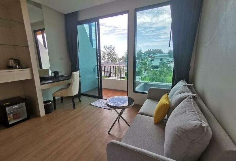 اتاق اساندارد با چشم‌انداز جانبی به دریا, De Veranio Resort