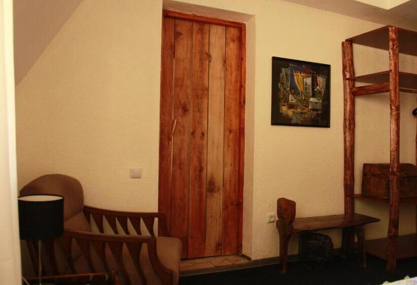 Семейный Номер Вид на Сад, Lermont Guest House