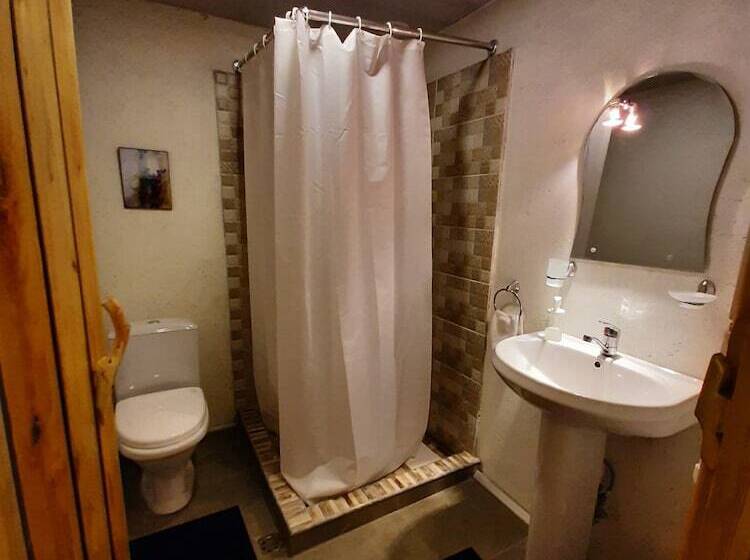 이코노미 트리플 룸, Lermont Guest House