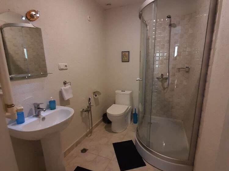 이코노미 룸, Lermont Guest House