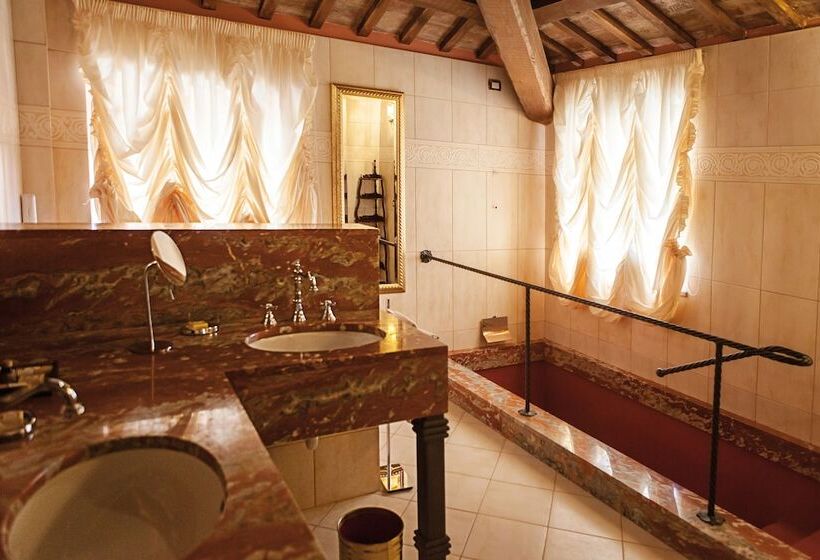 Полулюкс, Borgo Pilotti Hotel & Restaurant
