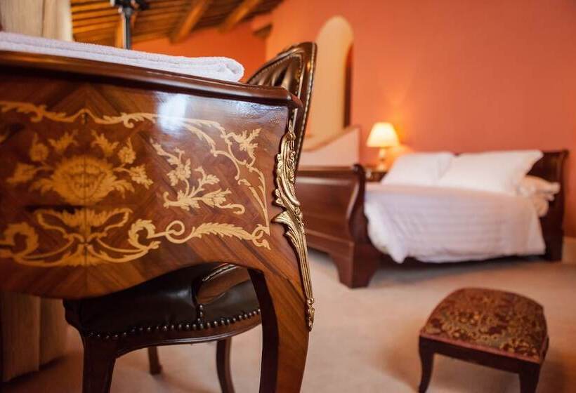 جناح جونيور, Borgo Pilotti Hotel & Restaurant