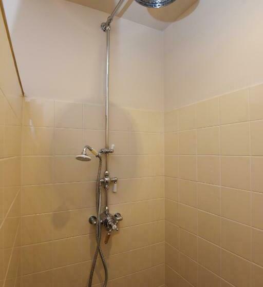 חדר סטנדרט לשלושה, Het Hart Van Alem