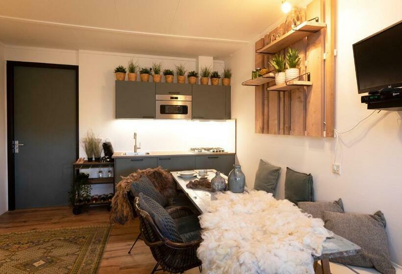 דירת משפחה, Logement Doosje