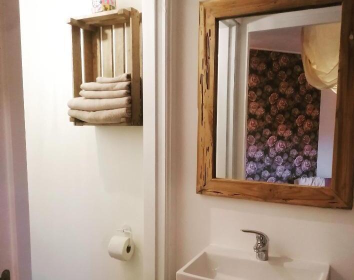Номер Economy, Logement Doosje