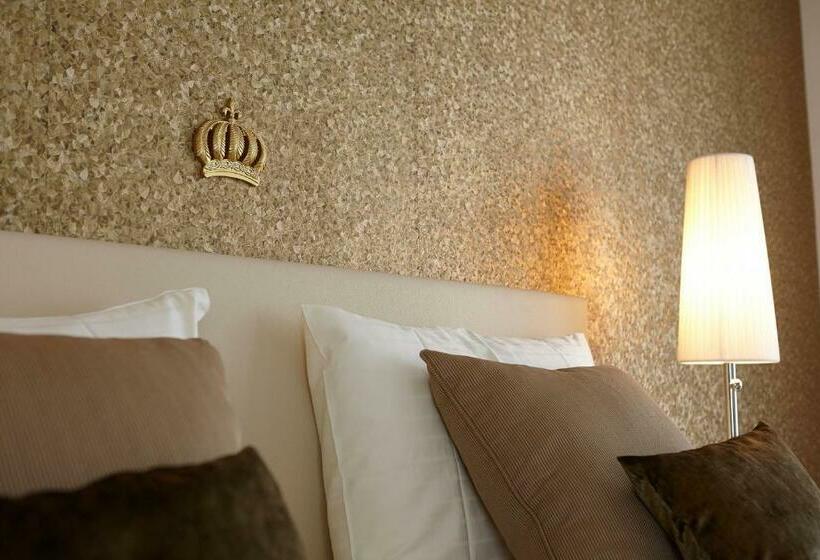 חדר קומפורט, Ava