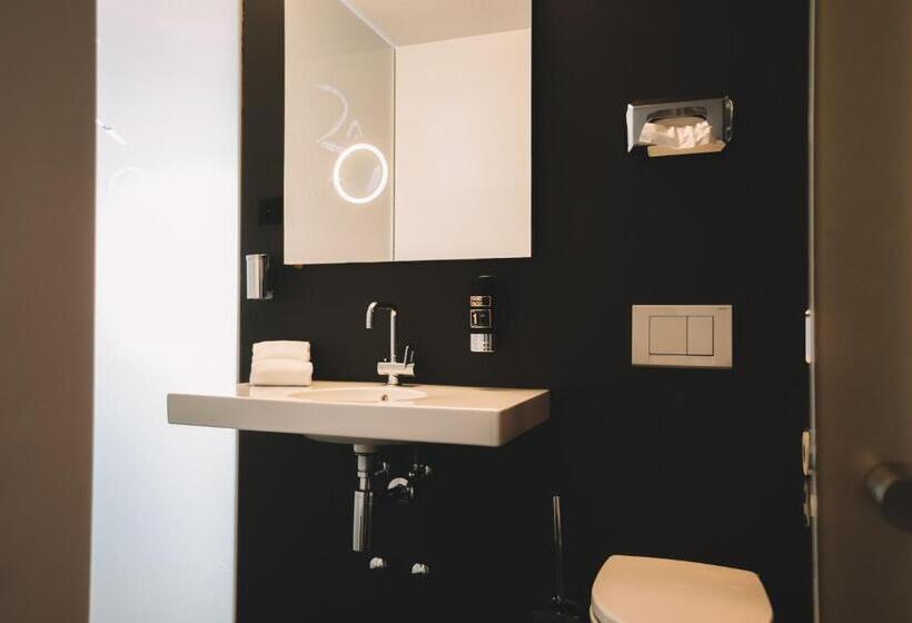 חדר סופריור, Ava