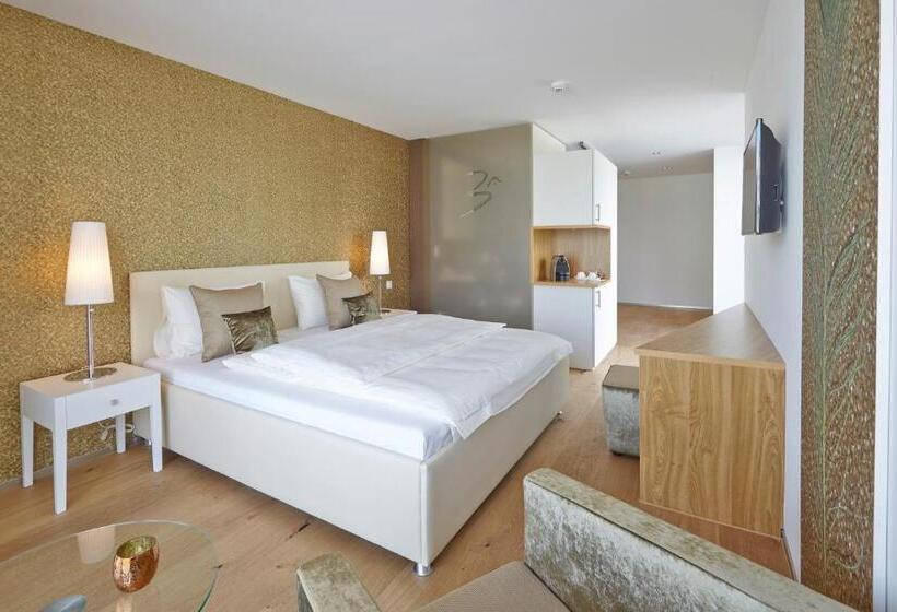 חדר סופריור, Ava