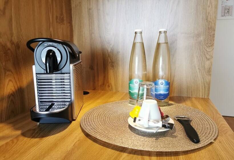 חדר קומפורט, Ava