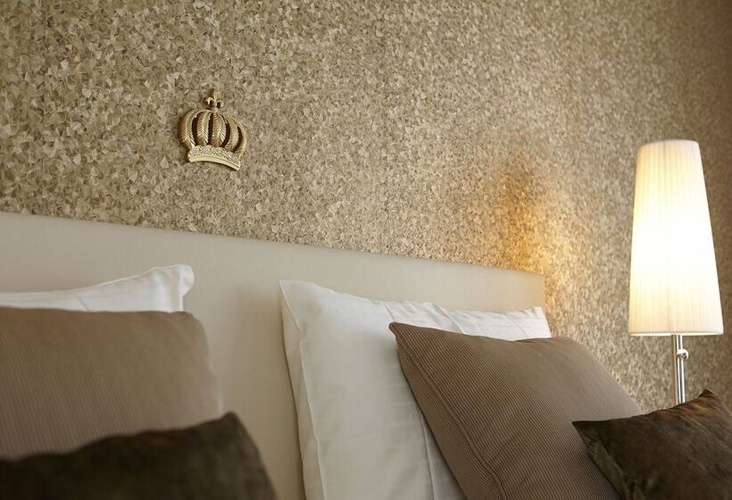 חדר דלוקס, Ava