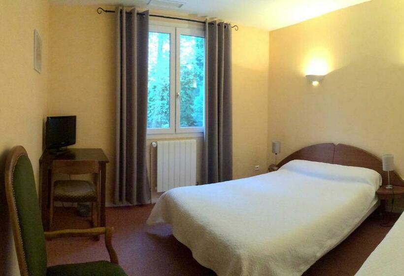 Номер Стандарт Трехместный, Hôtel Auberge De La Nauze