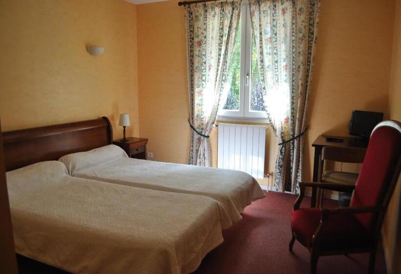 Номер Стандарт, Hôtel Auberge De La Nauze