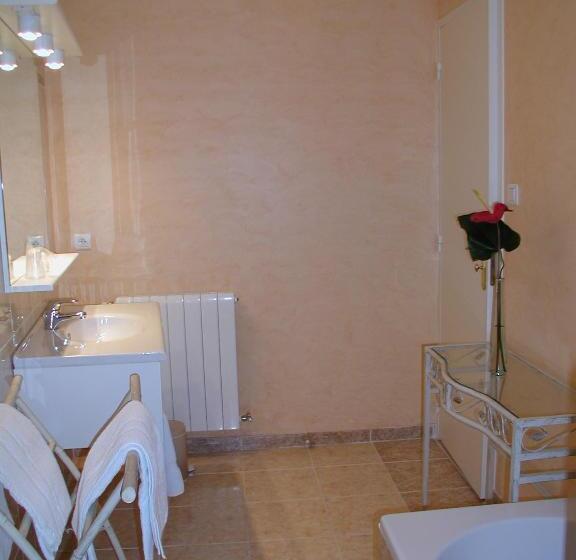 Номер Комфорт, Hôtel Auberge De La Nauze