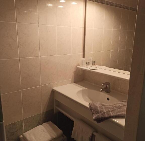 Номер Стандарт Трехместный, Hôtel Auberge De La Nauze