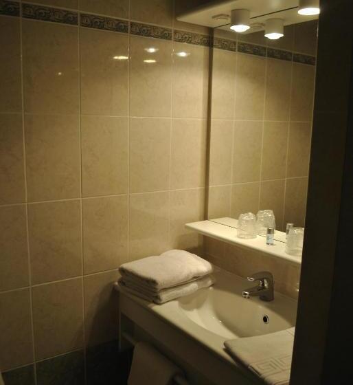 Номер Стандарт Трехместный, Hôtel Auberge De La Nauze