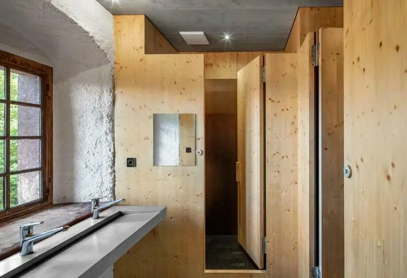 ルームシェアのワンベッド, Mariastein Rotberg Youth Hostel
