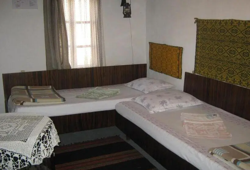浴室共有スタンダード4人用ルーム, The Old House Guest House