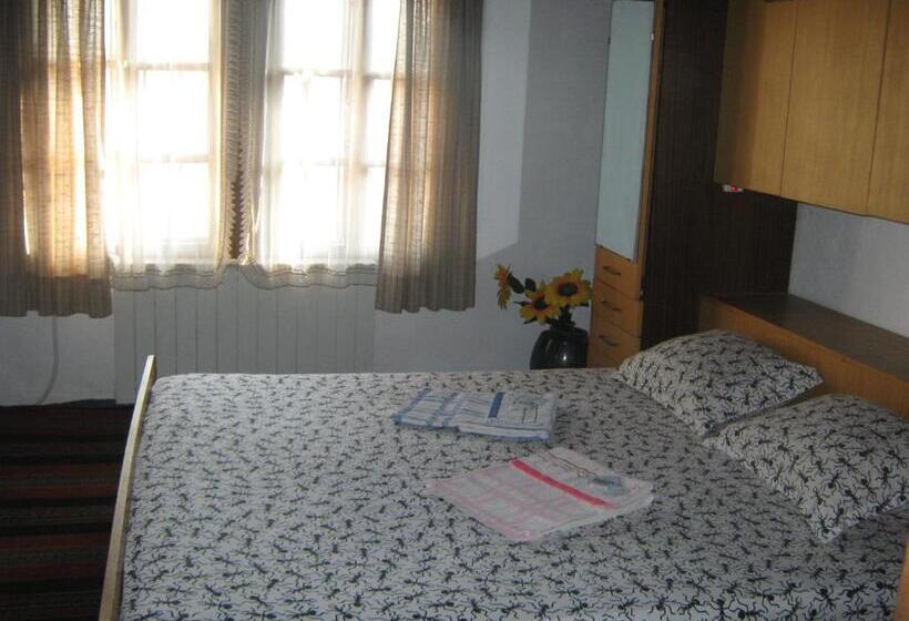 غرفة قياسية رباعية حمام مشترك, The Old House Guest House