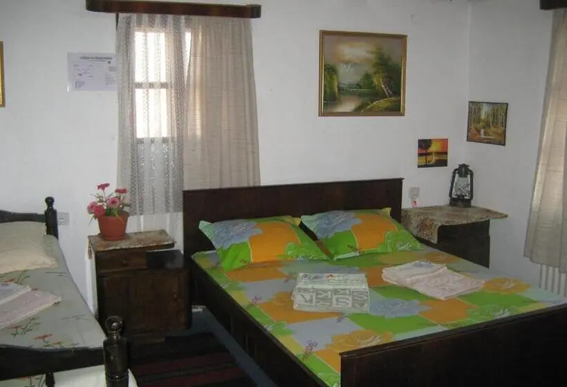 浴室共有スタンダード4人用ルーム, The Old House Guest House