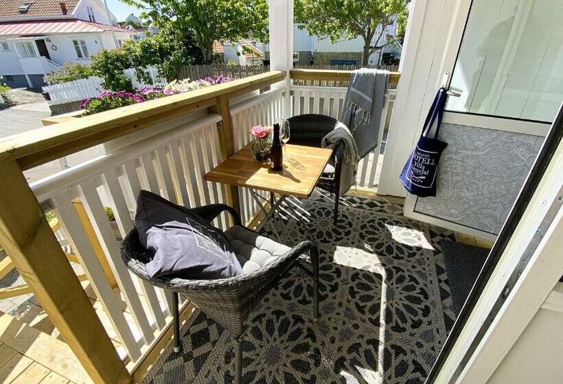 غرفة قياسية مطلّة علي البحر مزوَّدة بشُرفة, Skaftö Hotell Villa Lönndal, Grundsund