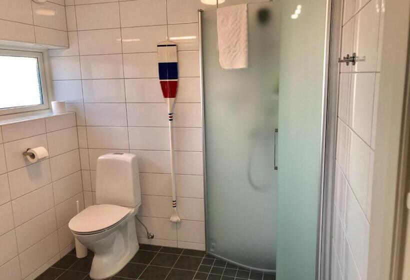 غرفة قياسية مطلّة علي البحر مزوَّدة بشُرفة, Skaftö Hotell Villa Lönndal, Grundsund