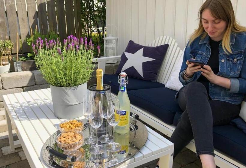 غرفة قياسية مطلّة علي البحر مزوَّدة بشُرفة, Skaftö Hotell Villa Lönndal, Grundsund