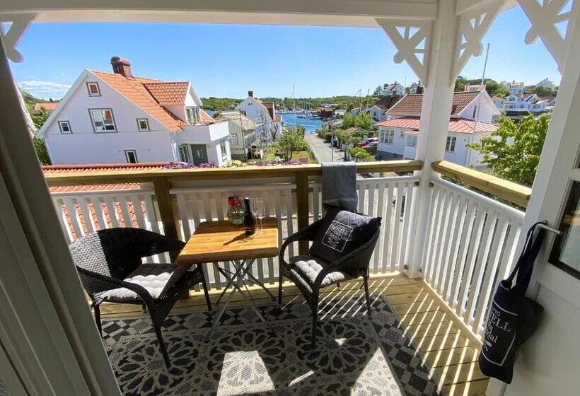 غرفة ديلوكس مطلّة علي البحر مزوَّدة بشُرفة, Skaftö Hotell Villa Lönndal, Grundsund