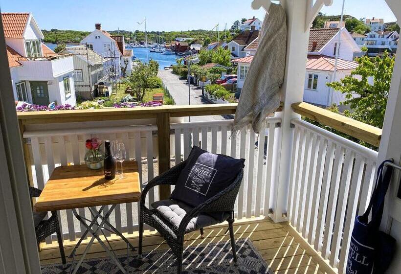 غرفة ديلوكس مطلّة علي البحر مزوَّدة بشُرفة, Skaftö Hotell Villa Lönndal, Grundsund