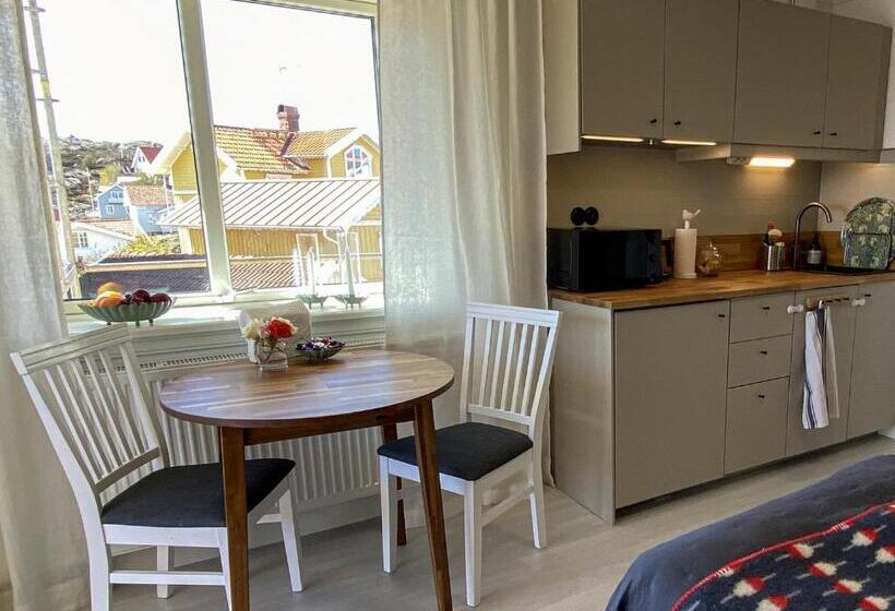 غرفة ديلوكس مطلّة علي البحر مزوَّدة بشُرفة, Skaftö Hotell Villa Lönndal, Grundsund