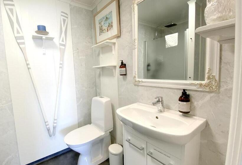 غرفة ديلوكس مطلّة علي البحر مزوَّدة بشُرفة, Skaftö Hotell Villa Lönndal, Grundsund