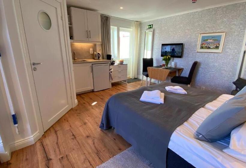 Номер Deluxe Вид на Море Боковой, Skaftö Hotell Villa Lönndal, Grundsund