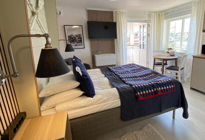 غرفة ديلوكس مطلّة علي البحر مزوَّدة بشُرفة, Skaftö Hotell Villa Lönndal, Grundsund